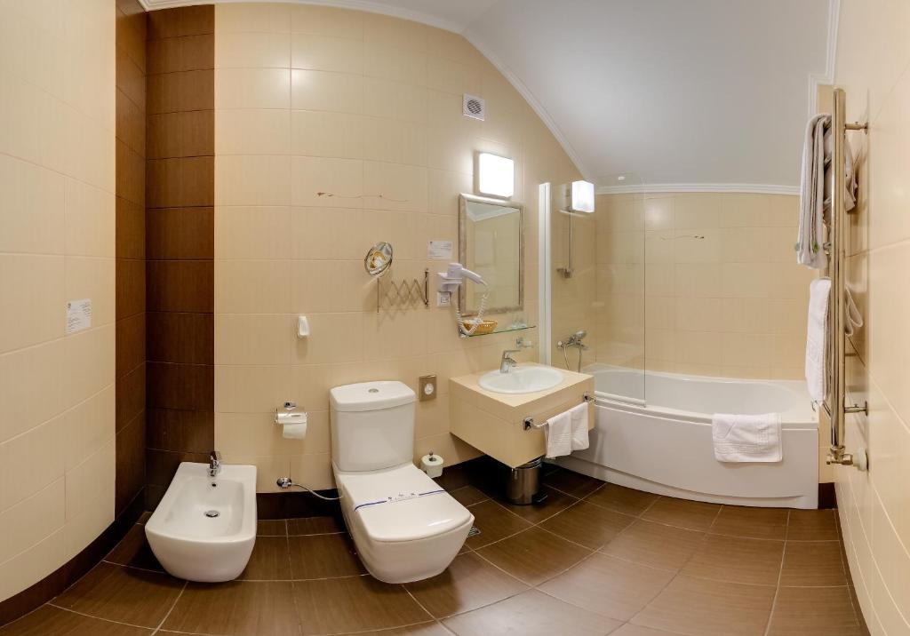 Pid Templem Hotel Ivano-Frankivs'k Room photo