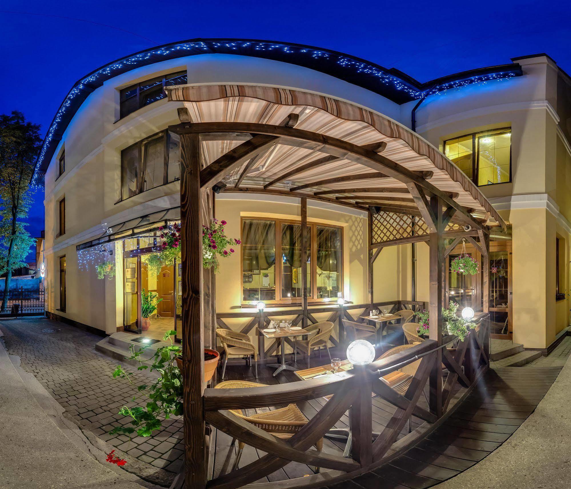 Pid Templem Hotel Ivano-Frankivs'k Exterior photo